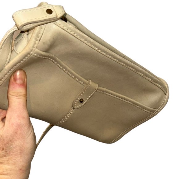 Liz Claiborne Vintage bone khaki Saddle Leather Messenger bag 9x6.5x2 QU… - Picture 4 of 8